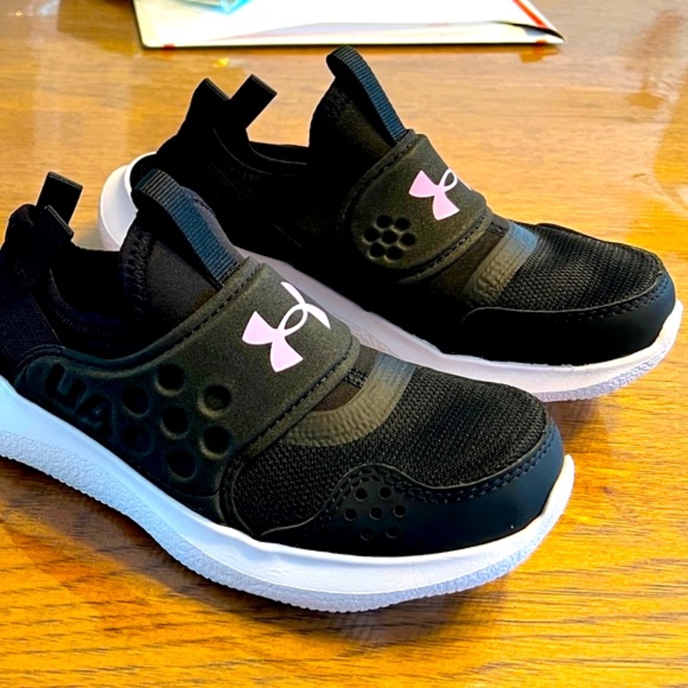 UNDER ARMER Kids/toddler Shoes for Girls. Size is 11k Brand New,in orig…
